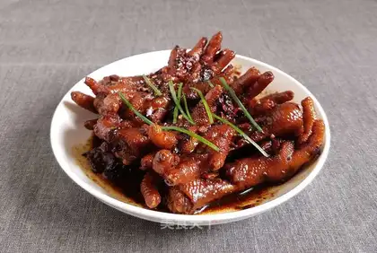 Spicy bean chicken claws