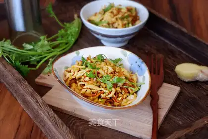 Worm and grass and chicken silk