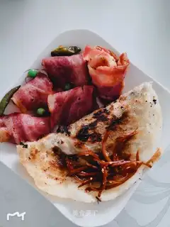 Hand-to-hand tortilla with bacon