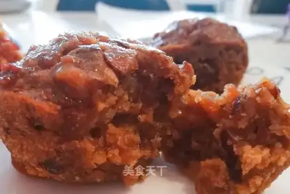 Red-tree walnut cake