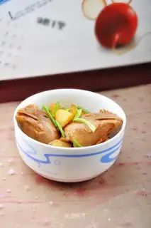 Braised chicken head