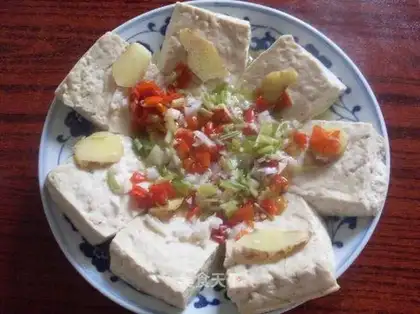 Stinky tofu with chopped pepper