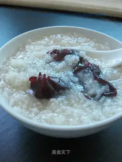 Glutinous rice and red dates porridge