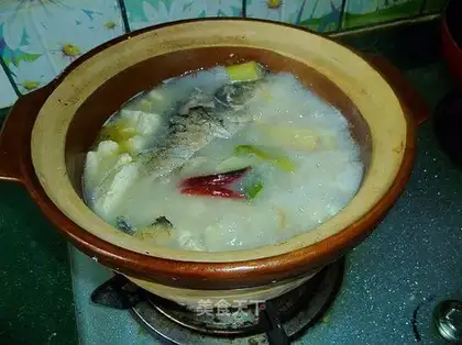 Crucian carp tofu soup