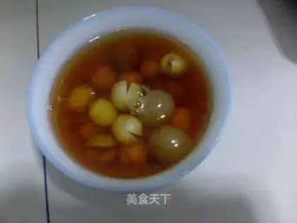Lotus seeds and longan soup
