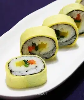 Egg roll and seaweed rice