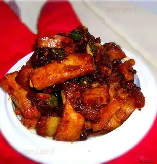 stir-fried pork with garlic and onions