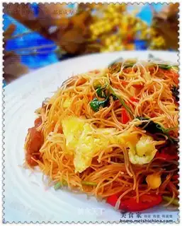 Home-cooked fried rice noodles