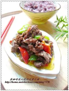 Saute chicken offal with chopped pepper