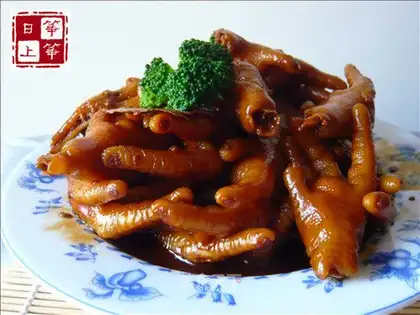 Red roasted chicken feet