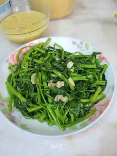 Chinese cabbage with garlic