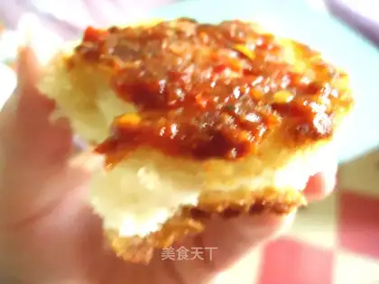 Dried steamed buns with spicy sauce