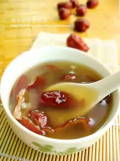 Pig skin and red dates soup