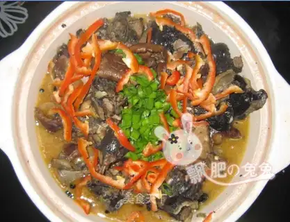 Stewed mountain mushroom with black chicken