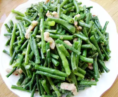 stir-fried cowpea with shredded pork