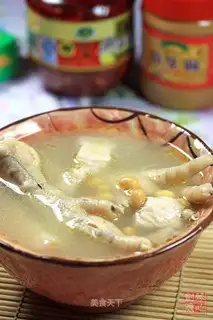 Soybean chicken feet soup