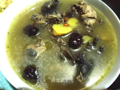Red dates and black chicken soup