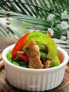 Sauteed pork slices with bitter gourd