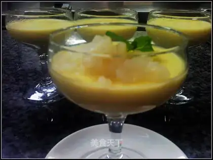 Stewed egg with snow clams and fresh milk