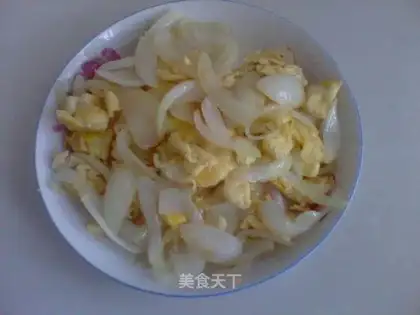 Scrambled eggs with onions