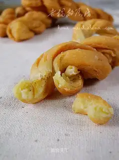 Crispy sesame flowers
