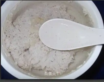 White sugar ginseng lean meat soup