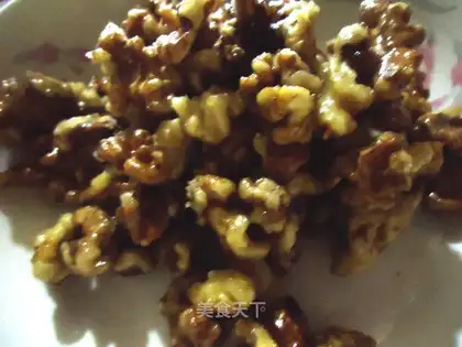 Crispy sugar walnuts