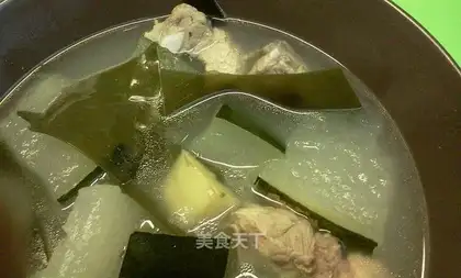 Winter melon seed steak and seaweed soup