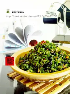 stir-fried fly head with leek stalks