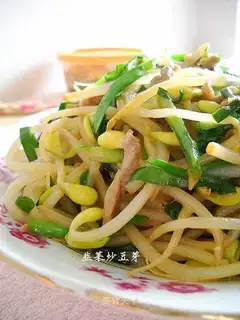 stir-fried bean sprouts with leeks