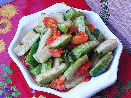 Tomato and cucumber strips