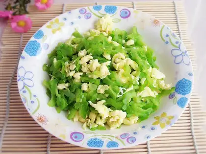 Scrambled eggs with bitter gourd