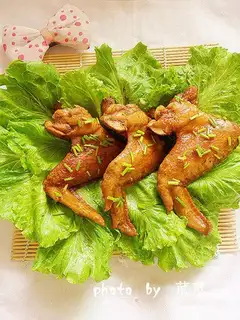 Braised chicken wings