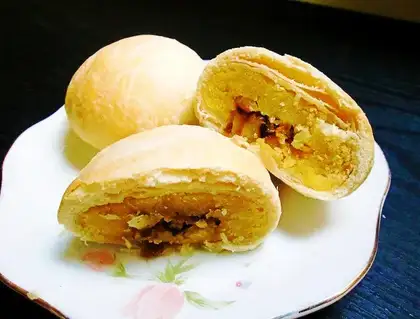 Vegan mung bean crispy moon cake