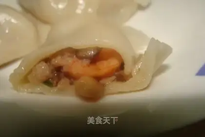 Dumplings with mushroom and shrimp meat