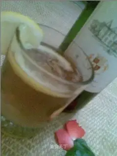 Red wine and lemon drink