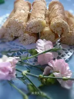 Pseudo-Hong Kong-style taro roll