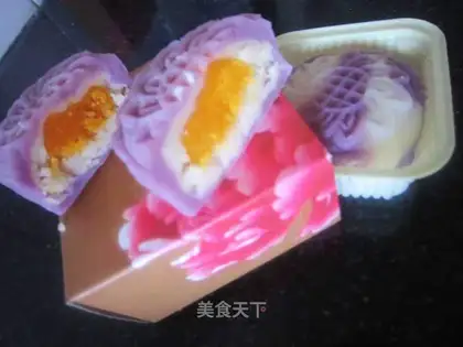 snowy moon cakes
