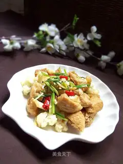 Braised tofu in oil with cauliflower