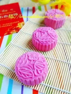 mooncake filled with bean paste and ice skin