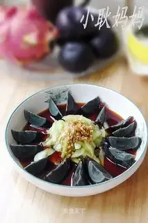 Cucumber mixed with preserved eggs