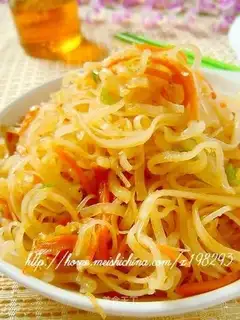 Home-cooked fried rice noodles