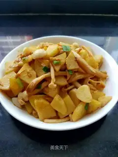 Grinding potatoes and white mushrooms
