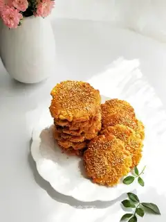 Sesame peaches