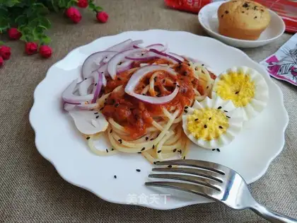 Onion egg sauce pasta