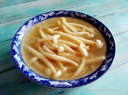 Chicken soup, white mushrooms