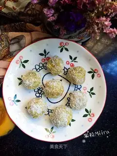 Coconut pumpkin ball