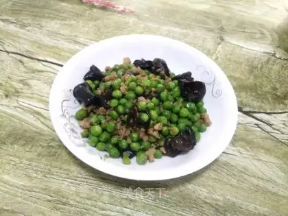 Black-mucked green beans