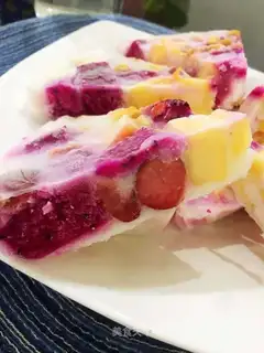 Yogurt and fruit ice cream
