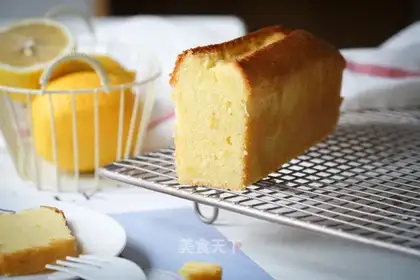 Lemon pound cake